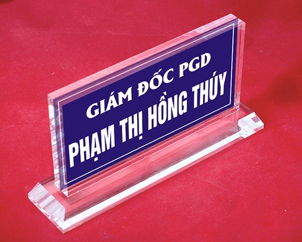 Làm biển chức danh để bàn đẹp